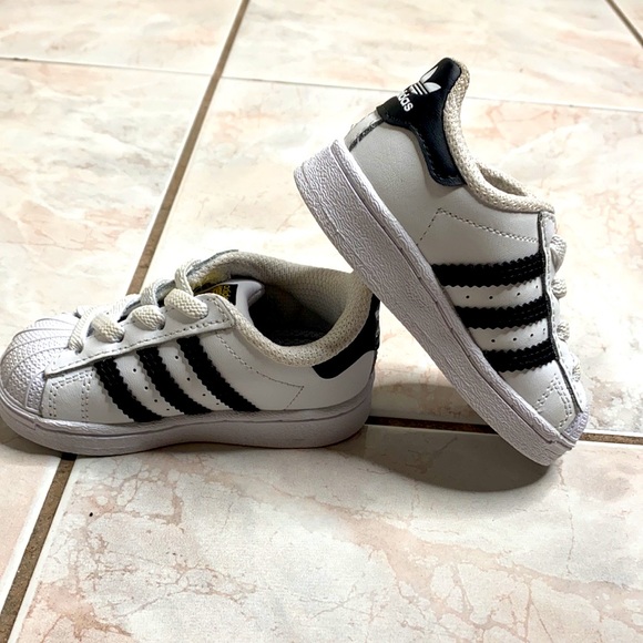 Toddler Adidas -Size 4k - Picture 3 of 5